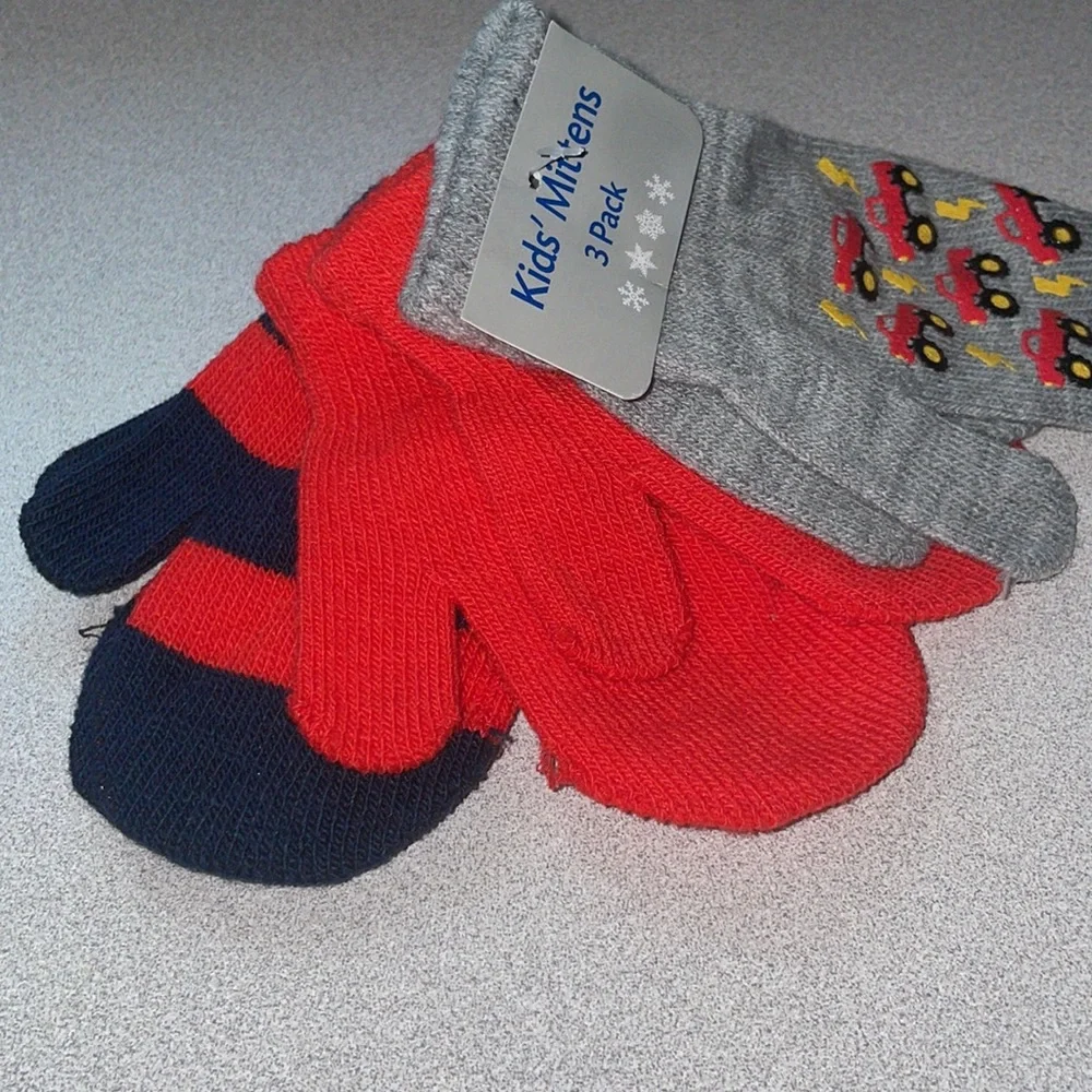 Fire trucks Gloves Kids Winter Gear Snow Hand Warmers Poppy 3 Pack new
